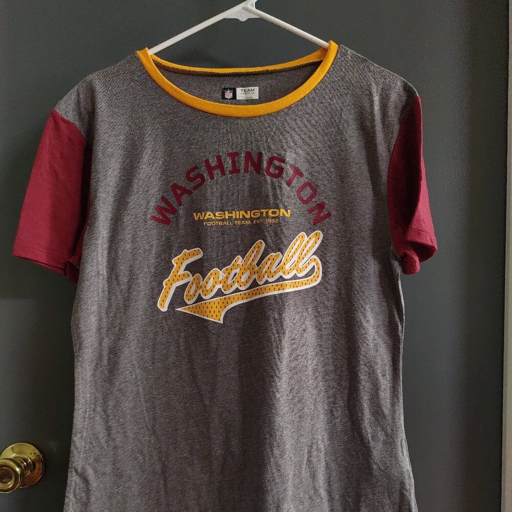 Washington Football Team Women's Large Short Sleeve T-Shirt Gray Yellow Red NFL